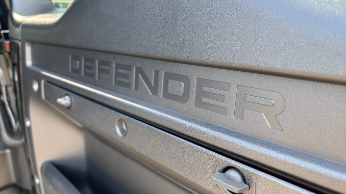 Land Rover Defender 3.0 D250 X-Dynamic SE 110 5dr Auto Diesel Estate - Image 25